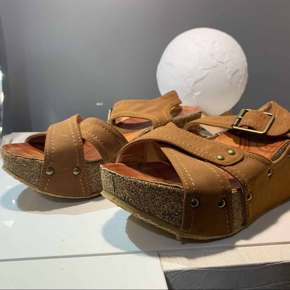 Like new sandals - size 6